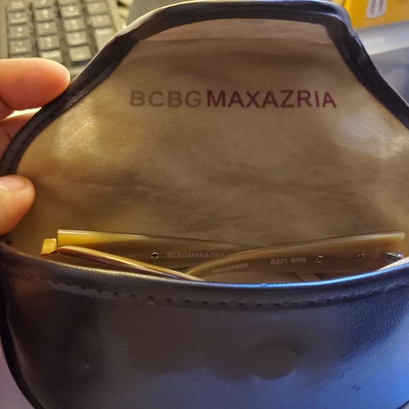 VINTAGE BCBGMAXAZRIA SUNGLASSES main image 10
